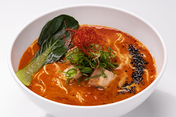 麺屋燕の富士山静岡空港店限定メニュー「自家製辣油の担々麺」の写真