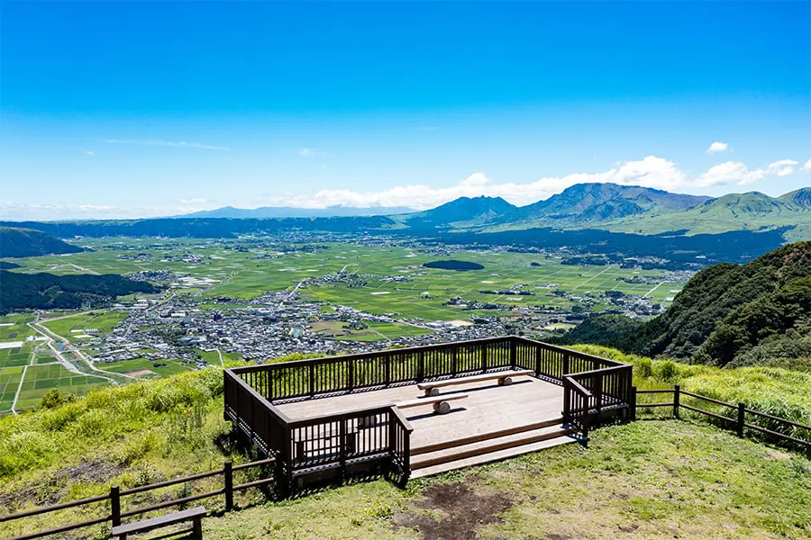【パステル原画 A5 2枚セット】天空の道（熊本地震前後の阿蘇） 阿蘇の記憶切り取る1枚屋根 | 日経クロステック（xTECH）