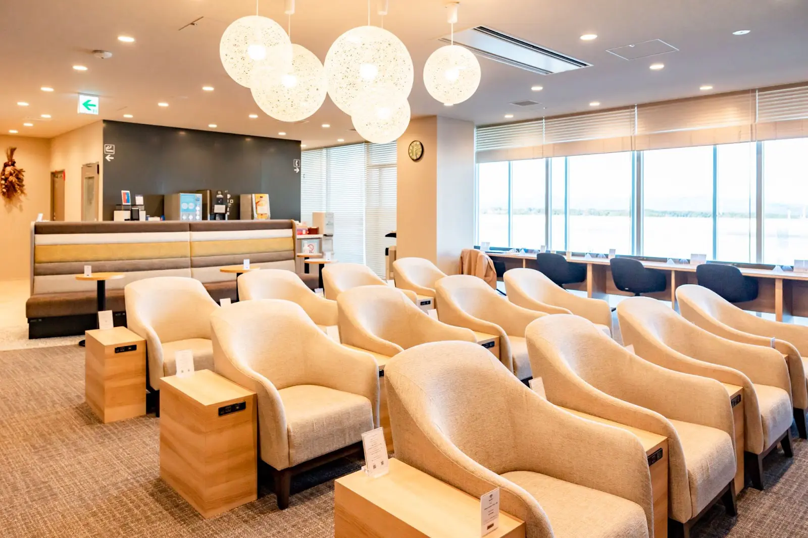 搭乗前にゆったりと過ごせる「YOUR LOUNGE」 | ふじそらトラベル